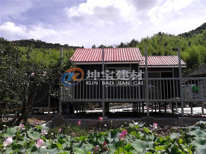 合成樹脂瓦與移動(dòng)木屋**搭檔